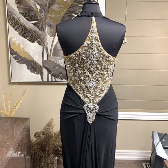 Terani Couture Chic Bead Embellished V-Neck-Black - Picture 16 of 17